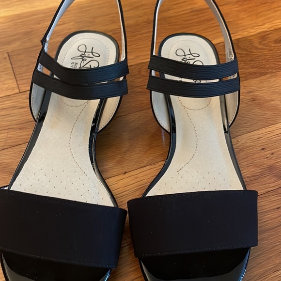 Life Stride Yolo Wedge Sandal in black size 7.5W  NWOT - Picture 3 of 11